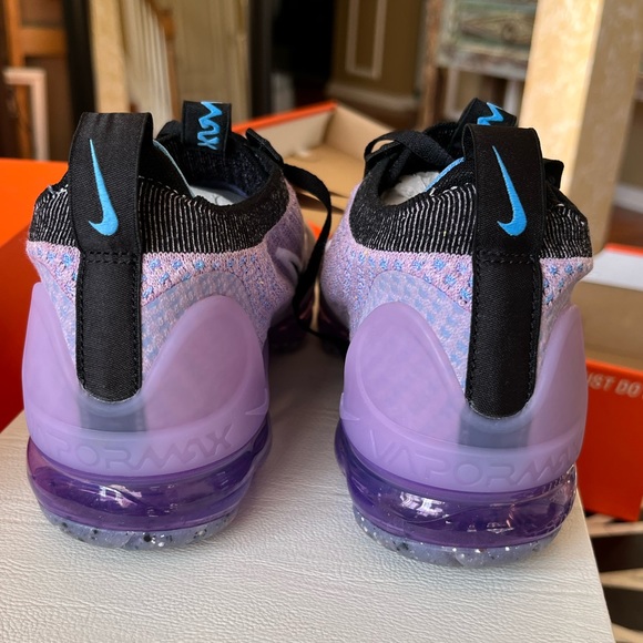 **SOLD** Nike Air VaporMax 2021 Flyknit "Lilac/Black/Barely Grape/Universi Blue" - Picture 9 of 16